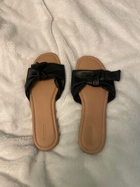 Old Navy Black Knot Slide Sandals with Tan Footbed